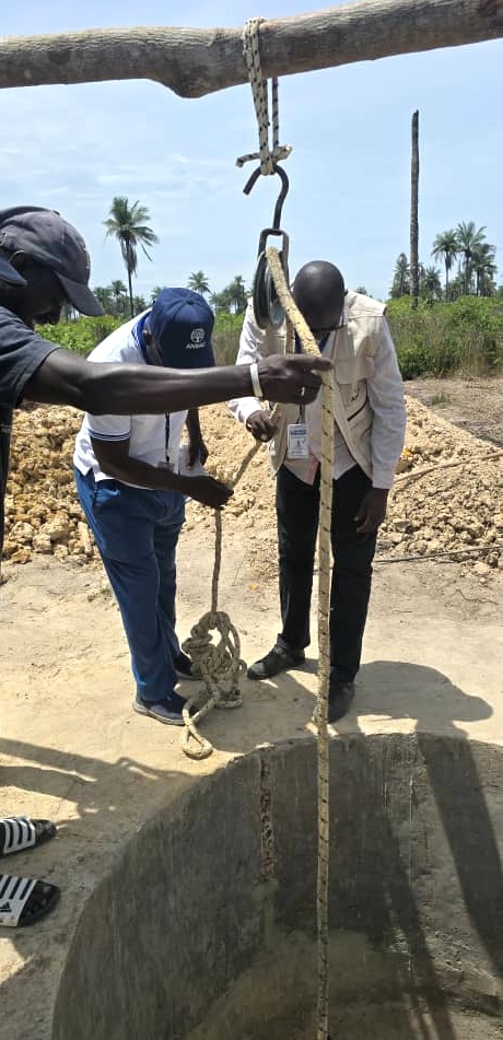 AnracSenegal's tweet photo. Casamance: Kassou – Sénégal, des populations déplacées auront bientôt un puits doté d'une pompe solaire.
Ce projet qui va permettre à ces populations déplacées de retour d'avoir un accès à une #eaupotable est entièrement financé par l'#ANRAC. https://t.co/3vU7dqO5m0