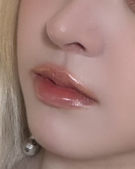 ame_sunflower__'s tweet photo. her wife even said her outer lips are as smooth as her inner lips (however she got that info) https://t.co/di8GE7hBbj