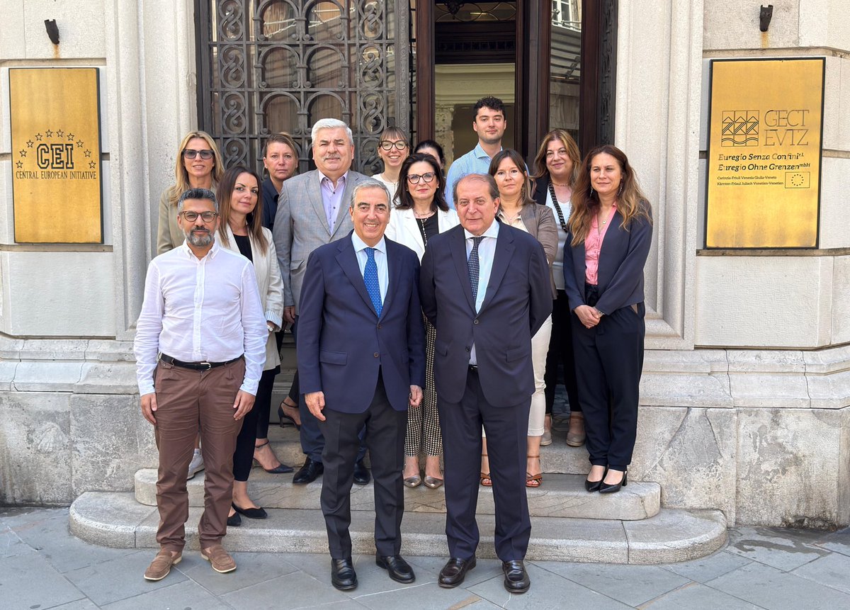 gasparripdl's tweet photo. Con il Segretario Generale Dal Mas ho visitato la sede dell’Iniziativa Centro Europea #InCe a Trieste. Abbiamo parlato di integrazione europea e delle principali sfide su cui lavorare. https://t.co/GKqAAdqP3J