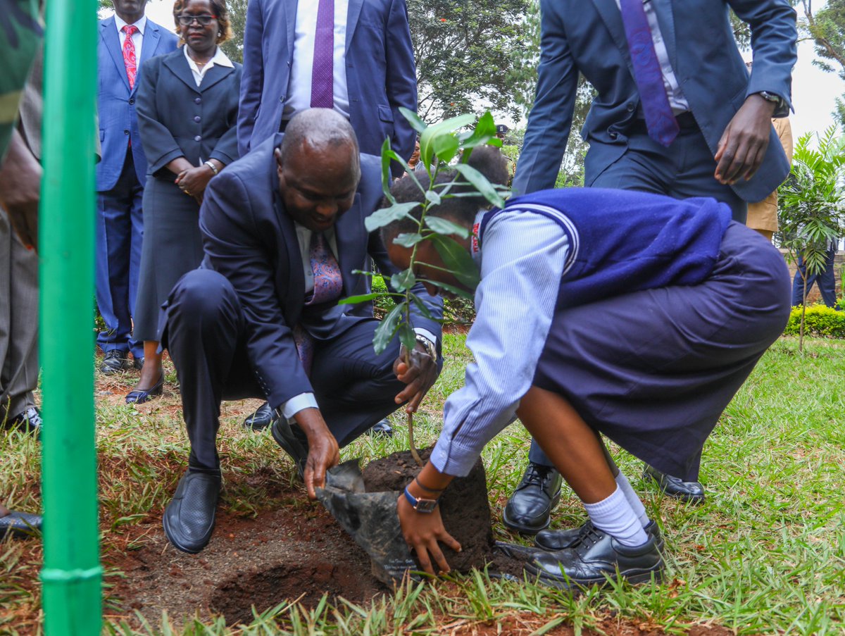 ololtuaa's tweet photo. I congratulate all the prize recipients for their hard work, discipline, and determination. I encourage every learner to remain focused and committed to excellence, remembering that education is the key to unlocking opportunities and driving Kenya's social and economic growth. https://t.co/jhHDJvMzIM