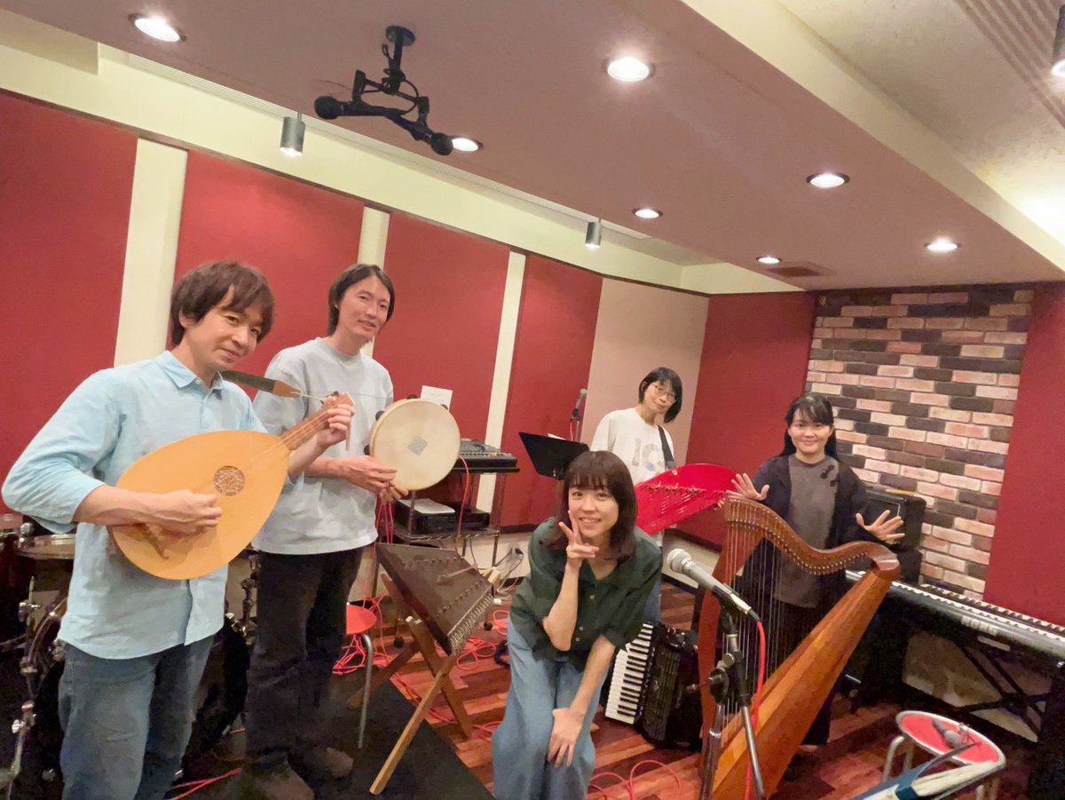 yukafujinoacc's tweet photo. 今日は、7/5(日)、月猫とリュート@tukineko_lute のスペシャルコンサート「星降る音楽宵」のリハーサル1回目でした！
ボーカル坂本美里さんと、リュート、ハーディガーディの久野雅史さんの作り出す、古の空気と幻想風景をマジカルにミックスしたオリジナル。今回はなんと全て生楽器！なかなかない豪華な企画！
パーカッションやサントゥール、古楽にも深い蔡さん、アイリッシュハープ梅田さんとご一緒！
ご予約埋まってきているようなのでお早めに〜！！

月猫とリュート presents
『星降る音楽宵』

2026年7月5日(日)
OPEN 18:30 / START 19:00
四ツ谷SOUND CREEK Doppo
チケット4,500円＋1drink別途

予約受付開始：4月29日(水)21時～
［着席・自由席・来場順入場・当日清算］
予約フォーム➤
https://t.co/GdkWQSx6qi