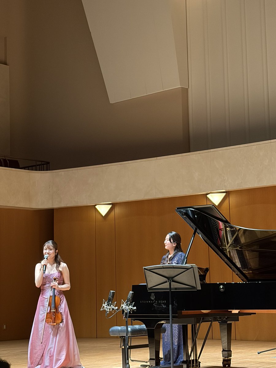 nskyoshi1's tweet photo. 今宵は横浜（青葉区）へ
髙木凛々子 さん
ヴァイオリン🎻リサイタル  
ピアノ：原嶋 唯 さん
@フィリアホール （青葉区民文化ホール）

美しい音色に魅了されました😊
素敵な演奏ありがとうございました🎶

併せて
久しぶりに好きなラーメン屋🍜さんに
再訪できて大満足💯

#髙木凜々子 https://t.co/LF4VUcvhNd