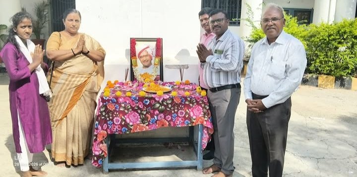 GDC_ATP's tweet photo. Government College (Autonomous), Ananthapuramu paid heartfelt tributes to the legendary Sri Nandamuri Taraka Rama Rao Garu on his 104th Jayanthi, honoring his remarkable contributions to cinema, culture, and public service.🌹✨
#NTRJayanthi 
#ArtsCollegeAnantapur 
#APCCE 
#gdcatp https://t.co/3F7m1Rppff