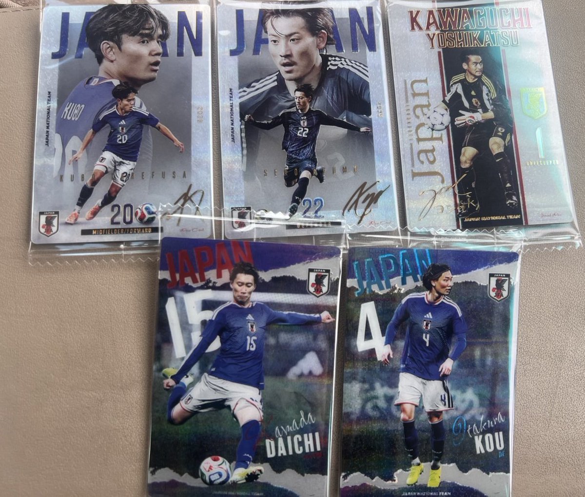 _jn_7_'s tweet photo. @cerezo_kamyui 検索から失礼します。
RN伊東、R中村、R田中を求めております。
この中から交換可能な物ありますでしょうか??
ご検討よろしくお願いいたします。 https://t.co/LSOWhOpk1s