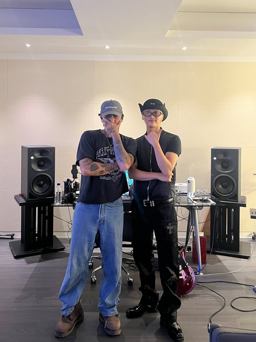 1024updates's tweet photo. [📷] Seonghwa with DPR IAN

#ATEEZ #에이티즈 #SEONGHWA https://t.co/mU2HjzbkfX