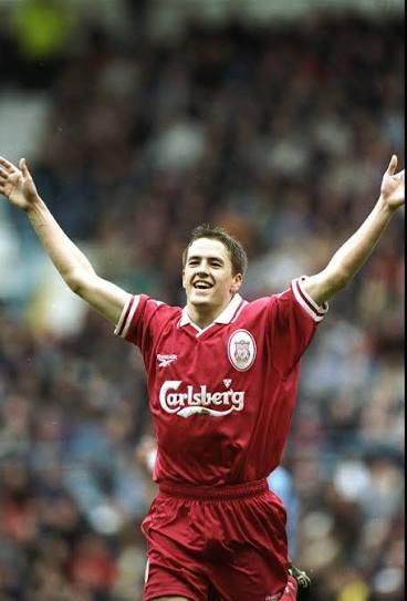 LFC_Hardline's tweet photo. REAL MADRID UDAH NYOLONG 7 PEMAIN LIVERPOOL! 💀

McManaman, Owen, Xabi, Arbeloa, Dudek, Trent, Konaté.

Total yg Liverpool dapet? Cuma £51.5M. 3 dari 7 bahkan GRATIS

Baliknya? Cuma 3 pemain: Morientes, Şahin dan... 1 lagi.
Harganya murah lagi.

Si 1 lagi itu, lo tau ga siapa? https://t.co/jmDD3zLwyg