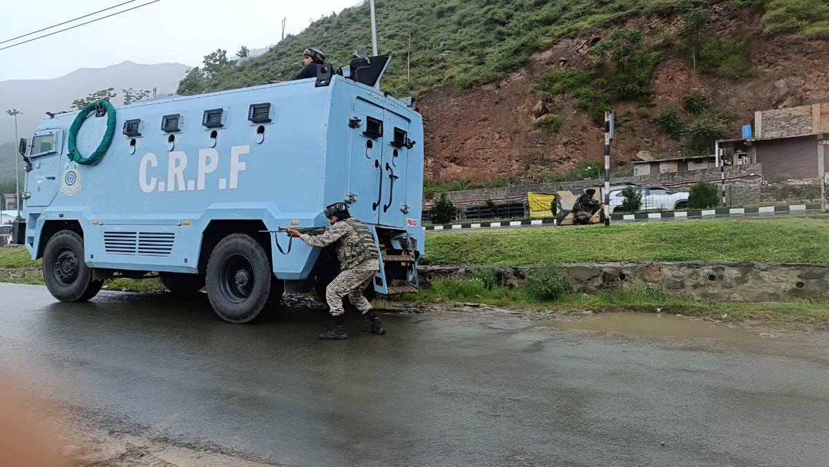 jammusector's tweet photo. In view of #SANJY2026 security,166 Bn #CRPF of #JammuSector,with #CISF, #SOG & J&K Police, Conducted a Joint Mock Drill at Lamber Ground,#Banihal (J&K) on 19/06/2026.The exercise aimed at strengthening coordination and ensuring swift response to any emergency on the Yatra route. https://t.co/QQIo8nl7h7
