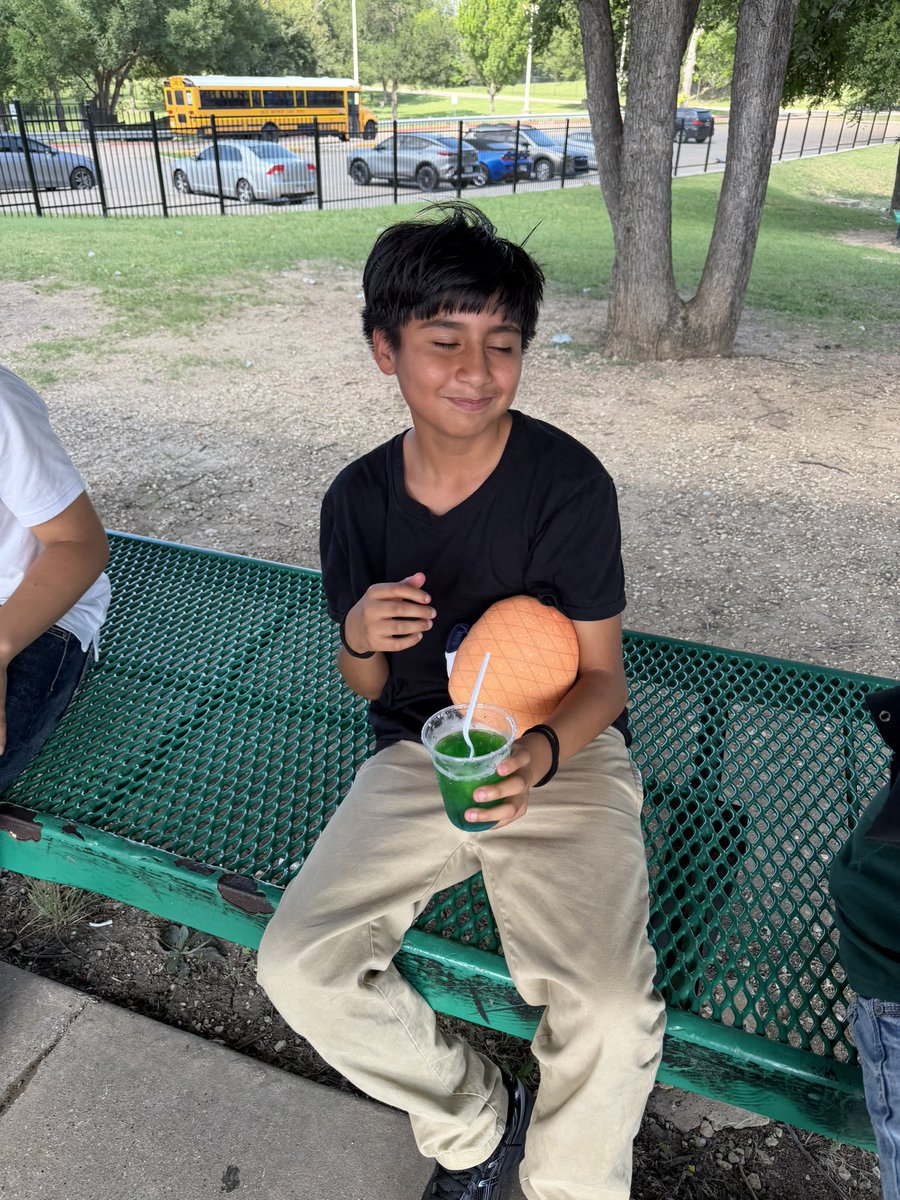 Mreytx's tweet photo. We work and have fun at summer cool!! QMS style. @DisdELO #Week3 https://t.co/bQgfkckPQJ