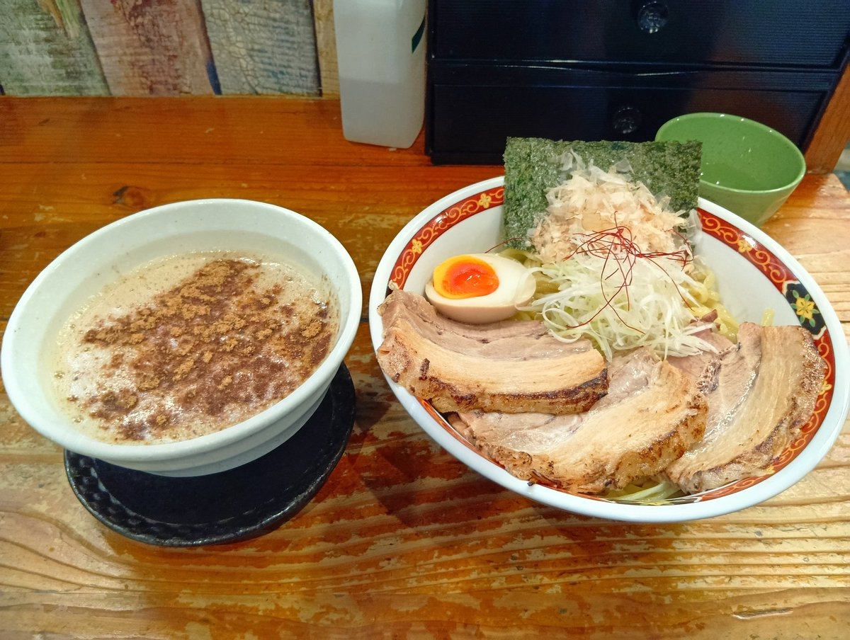 monkeys_poo's tweet photo. 西長堀、麺や拓にて濃厚つけ麺肉増し。自分の好きな、味の染みた厚切りチャーシューが三枚もある。これで250円しか変わらないのはコスパ良すぎ。 https://t.co/zfYmxFeFR1
