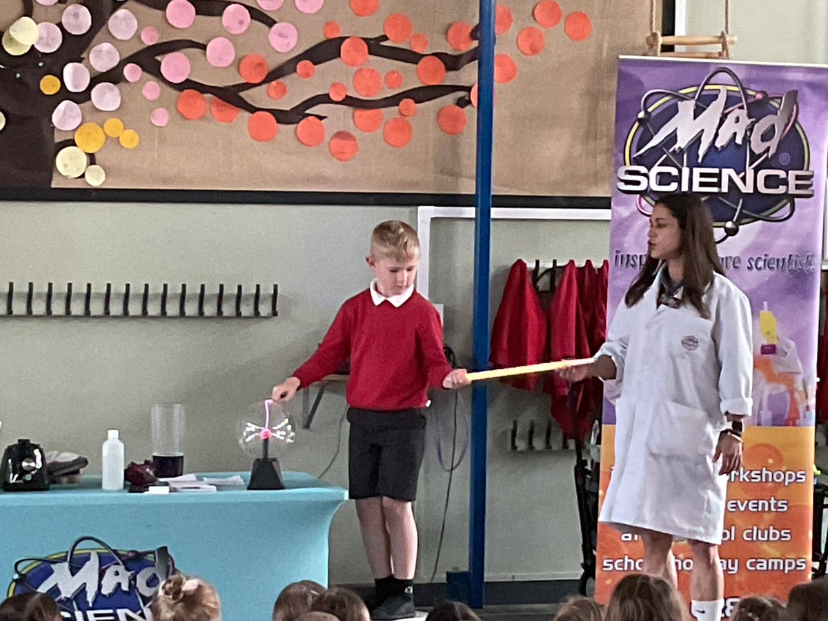 GlasshoughtonIA's tweet photo. It really was a mad science assembly at  GIA!
@CastlefordTrust #MadScience https://t.co/LnMyGaaggj
