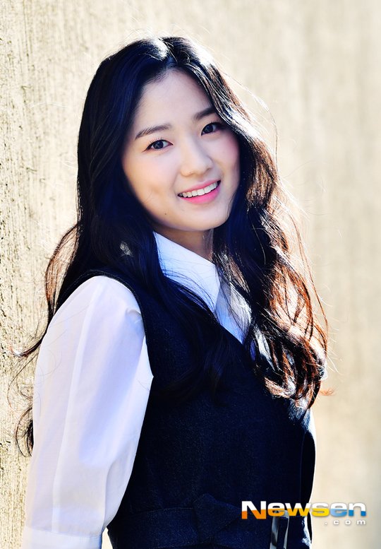 silchin13's tweet photo. 대학생 김혜윤 느낌 좋으시다 https://t.co/QMN4TVRrwY