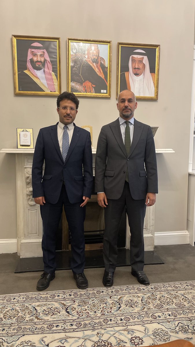 scbire's tweet photo. استقبل سعادة سفير خادم الحرمين الشريفين لدى ايرلندا الأستاذ حسن الجميع، مسؤول المكتب الثقافي الأستاذ نايف العتيبي، وذلك بمناسبة انتهاء فترة عمله في الملحقية الثقافية.

وجرى خلال اللقاء استعراض أبرز إنجازات الملحقية الثقافية خلال الفترة الماضية، واطلاعه على تقريراً لأعمالها وبرامجها ومبادراتها، إلى جانب ذلك تقديم عرض عن مشروع التحول في الملحقيات الثقافية، وما يتضمنه من مستهدفات تسهم في تعزيز كفاءة الأنفاق والأداء والارتقاء بالخدمات المقدمة للمبتعثين.

وأعرب الأستاذ نايف العتيبي عن بالغ شكره وتقديره لسعادة السفير ولجميع منسوبي السفارة على ما حظيت به الملحقية الثقافية من دعم وتعاون خلال الفترة الماضية، مثمناً جهودهم في تذليل التحديات وتعزيز التنسيق المشترك، وما قدموه من خدمات ورعاية للمواطنين والطلبة السعوديين ومرافقيهم في ايرلندا، بما يسهم في تحقيق مستهدفات المملكة وخدمة أبنائها في الخارج.

من جانبه، أشاد سعادة السفير بالجهود التي بذلتها الملحقية الثقافية خلال الفترة الماضية، متمنياً للأستاذ نايف العتيبي التوفيق والنجاح في مسيرته المقبلة.
