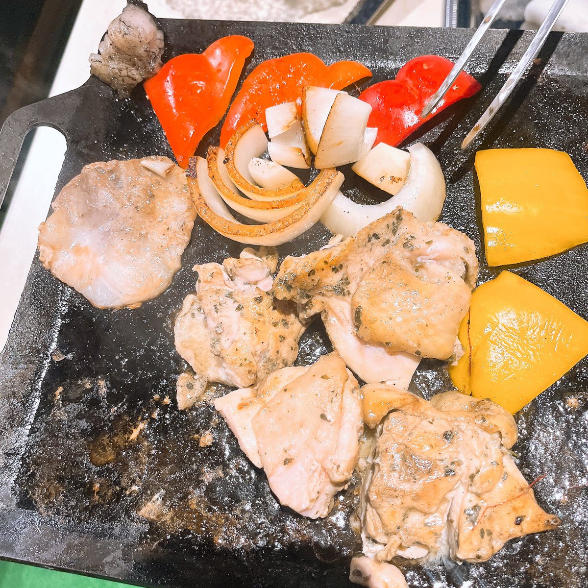 masos0s00's tweet photo. 外で飲む酒はうまーーーーーーい！！ https://t.co/Y2RubwNlLu
