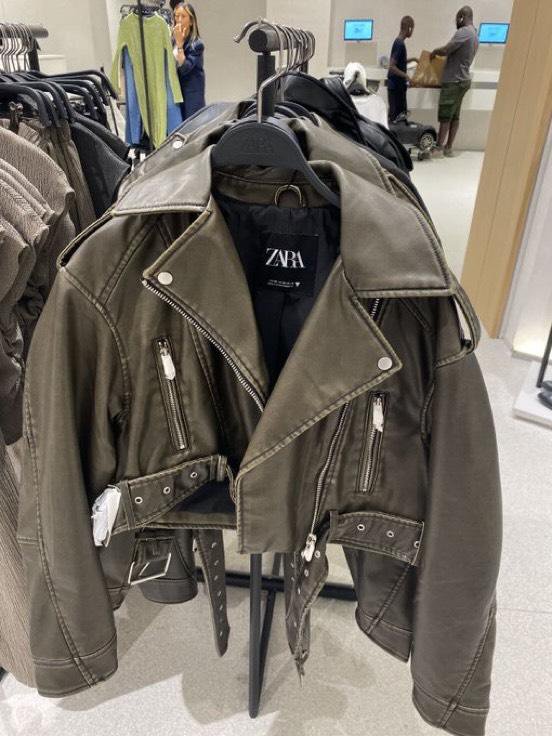 taty902204's tweet photo. infelizmente a ZARA entende muito de roupa bonita https://t.co/GlhnCYtJrL