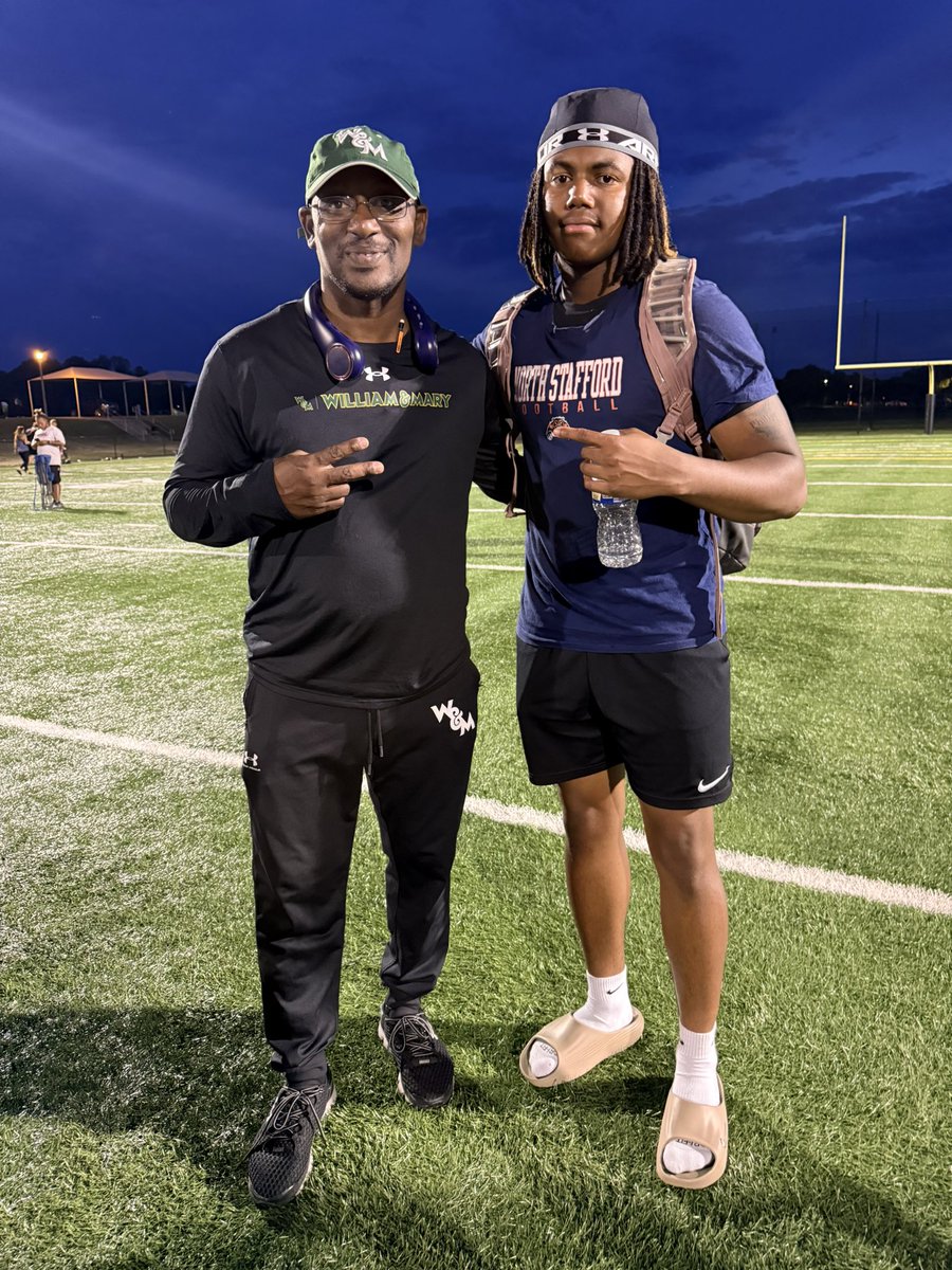KamLeftridge23's tweet photo. Another great camp yesterday at William &amp; Mary! Had a great day all around and learned great things to apply in the season.
@CoachOctober @DLRunStoppers @CoachMikeLondon https://t.co/XCWnbTyqRY