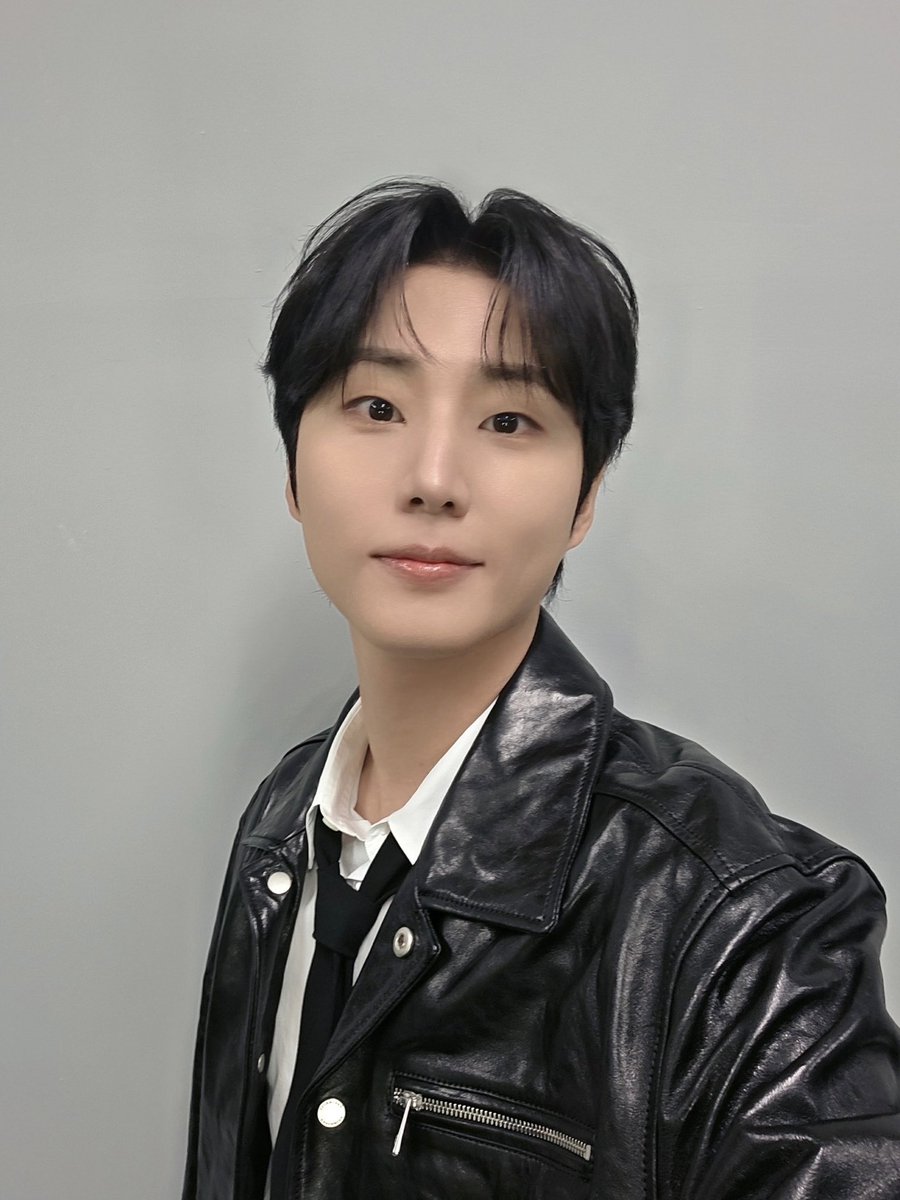 day6official's tweet photo. [ #DAY6_BEHIND ]

마스터 Young K와 함께한 더 스카웃 세미파이널 무대 ˗ˏˋ ★ ˎˊ˗
다음 주에는 파이널 무대로 함께해요!

#DAY6 #데이식스
#YoungK #영케이
#ENA #THESCOUT https://t.co/uWpFgO4QoM