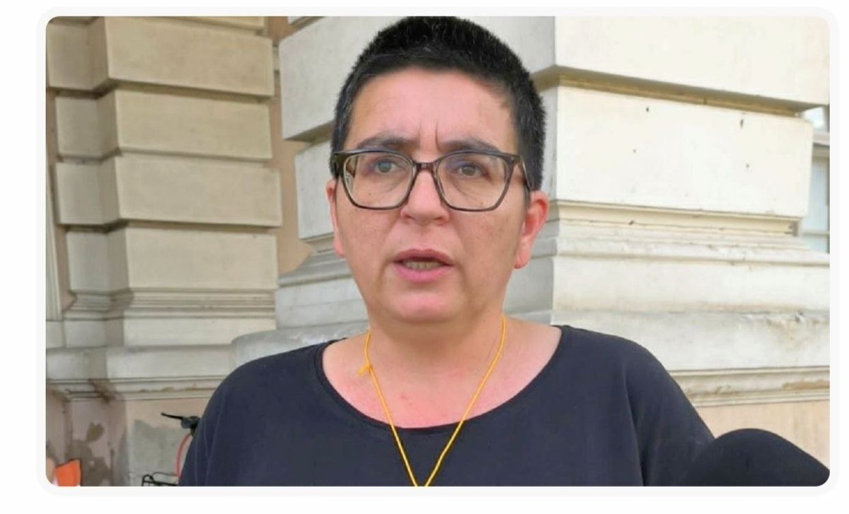 zemunski_zbor's tweet photo. Kristina Demeter Filipčev radikalizuje svoj štrajk glađu i ostaje 24 č. ispred opštine koja ćuti! Majka deteta sa invaliditetom, za čiji prevoz opština Bečej neće da refundira troškove za protekle dve godine.
Kako se ti ljudi pogledaju u ogledalo i kažu, ne nema novca za dva deteta sa invaliditetom?!
SRBIJA ILI MAFIJA!