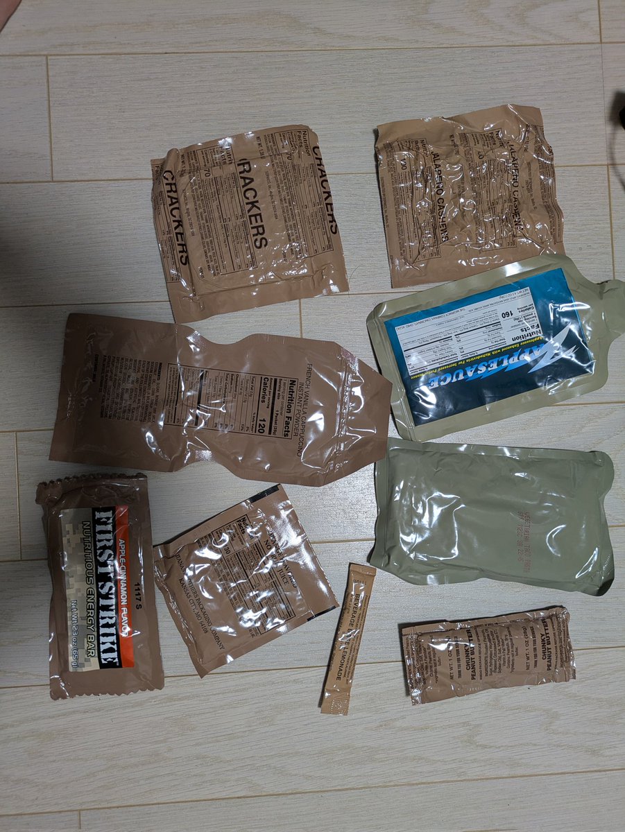 PzGr_114514's tweet photo. MREメニュー11ベジタリアンタコパスタ
ザップルジュースやファーストストライク（アップルシナモン味）は初めて見たのでとても嬉しい
あと飲み物系が多いオレンジジュースとレモネードとカプチーノ
#MRE https://t.co/I2cOe1re1T