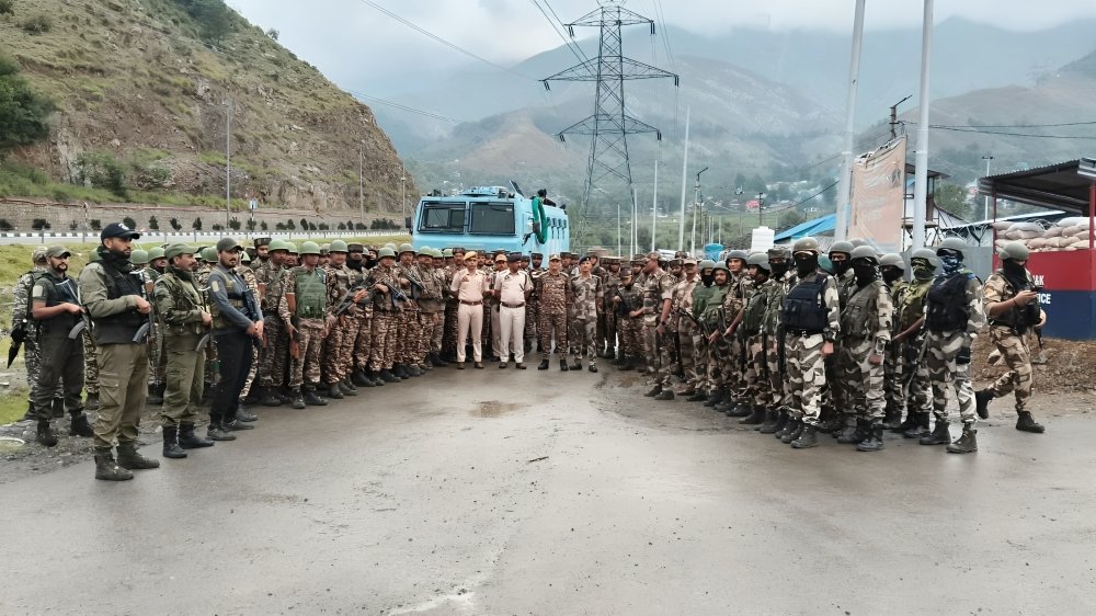 jammusector's tweet photo. In view of #SANJY2026 security,166 Bn #CRPF of #JammuSector,with #CISF, #SOG & J&K Police, Conducted a Joint Mock Drill at Lamber Ground,#Banihal (J&K) on 19/06/2026.The exercise aimed at strengthening coordination and ensuring swift response to any emergency on the Yatra route. https://t.co/QQIo8nl7h7