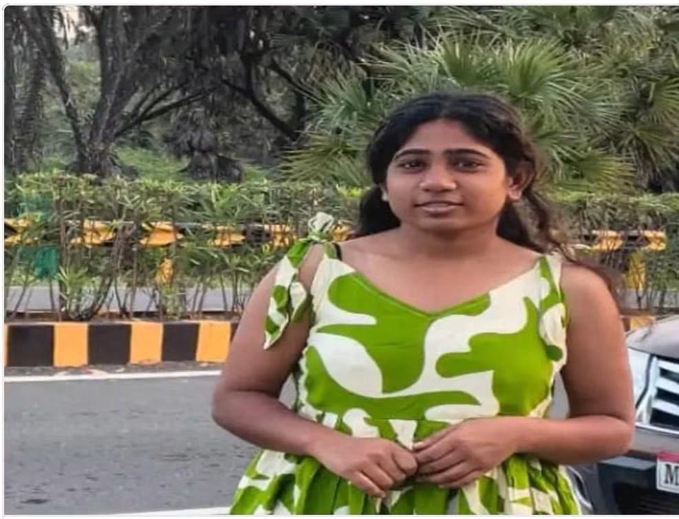 raonarenderinc's tweet photo. एक और दुखद हादसा इंदौर में NEET की तैयारी कर रही एक छात्रा की तीसरी मंजिल से गिरकर मौत हो गई। परिजनों के अनुसार, वह पेपर लीक और परीक्षा की अनिश्चितताओं के कारण भारी तनाव में थी। यह दुःखद घटना दर्शाती है कि लचर परीक्षा प्रणाली कैसे युवाओं के भविष्य की बलि ले रही है।

"शिक्षा मंत्री @dpradhanbjp की नाक के नीचे पेपर लीक का खेल चलता रहा और वे 'सब ठीक है' का अलाप जपते रहे।