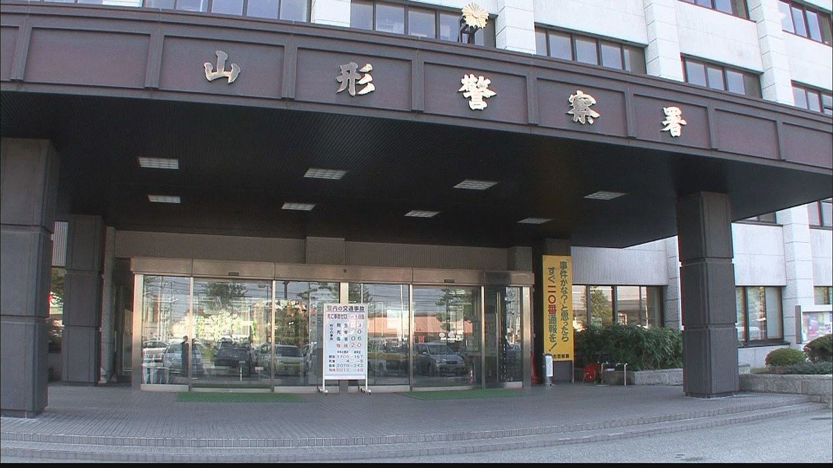 livedoornews's tweet photo. 【通報】病院で正当な理由なく包丁を6本持っていた疑い、男を逮捕 山形
https://t.co/fBB7oUjFPJ

山形市の病院の待合室で19日、正当な理由なく刃渡り6cmを超える包丁6本を持っていた疑いで男が逮捕された。包丁はカバンに入れており、病院から通報があったという。 https://t.co/dkPZVaWdmq
