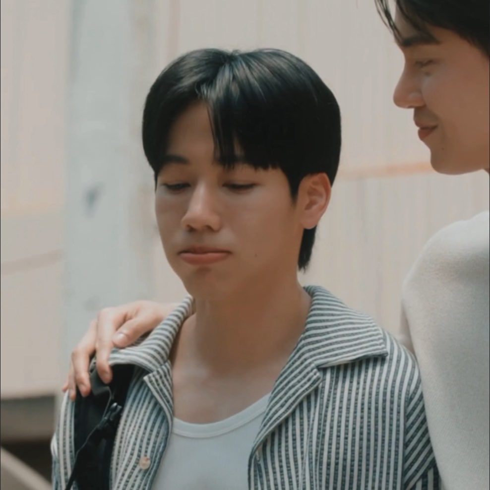yinwararchive's tweet photo. sunday: i understand it’s okay i’ll stay by your side another day we can go on another trip🥰
phut: im sorry🥺
sunday: it’s fine😚

my cutest couple sunday super sweet🤭

SUPALAI MY STAYCATION BOY EP37
#คุณวันหยุดของผมSupalaiEP37 https://t.co/Uf1aBJVDLO