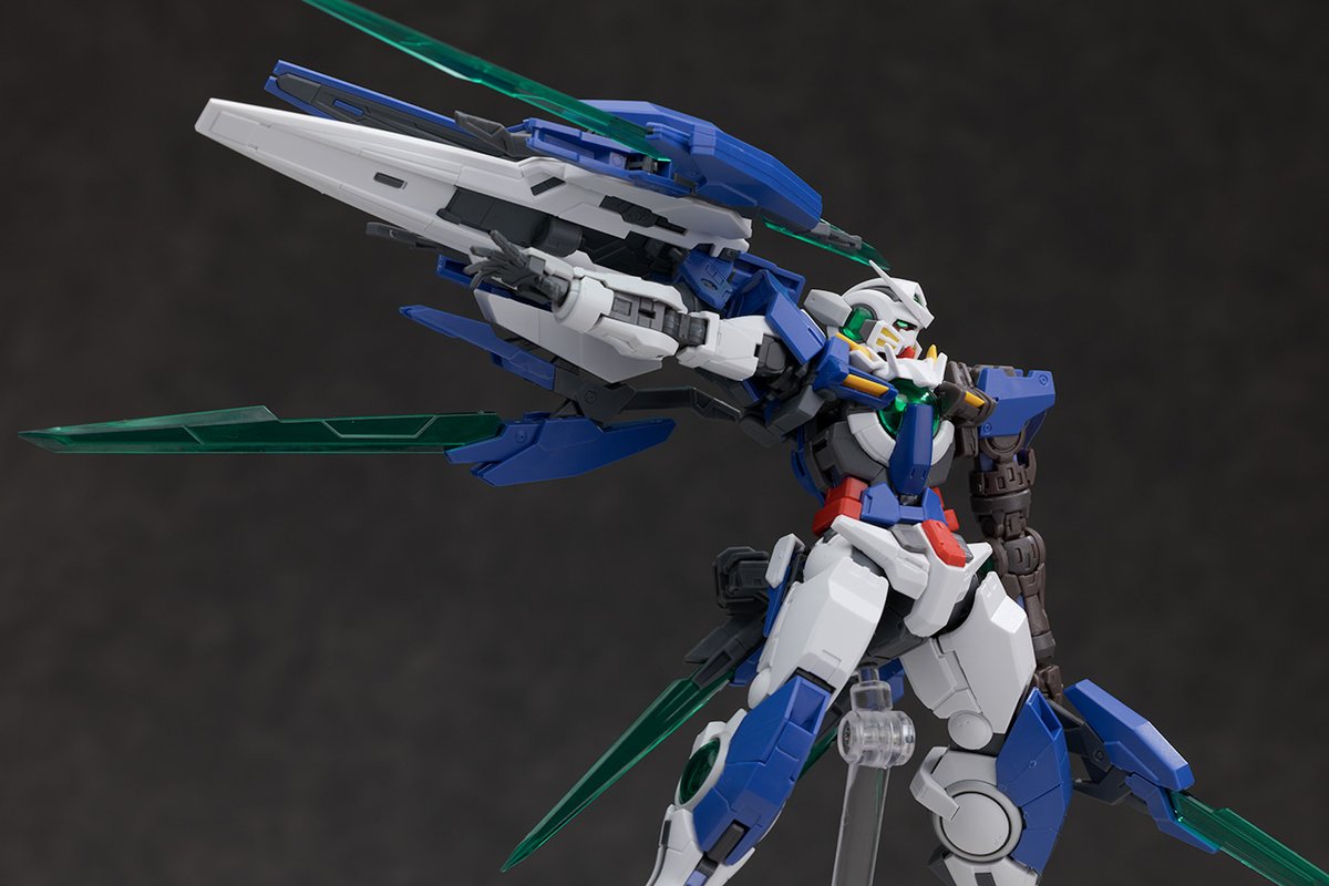 ガンプラの山を崩せ/星丸 tweet media