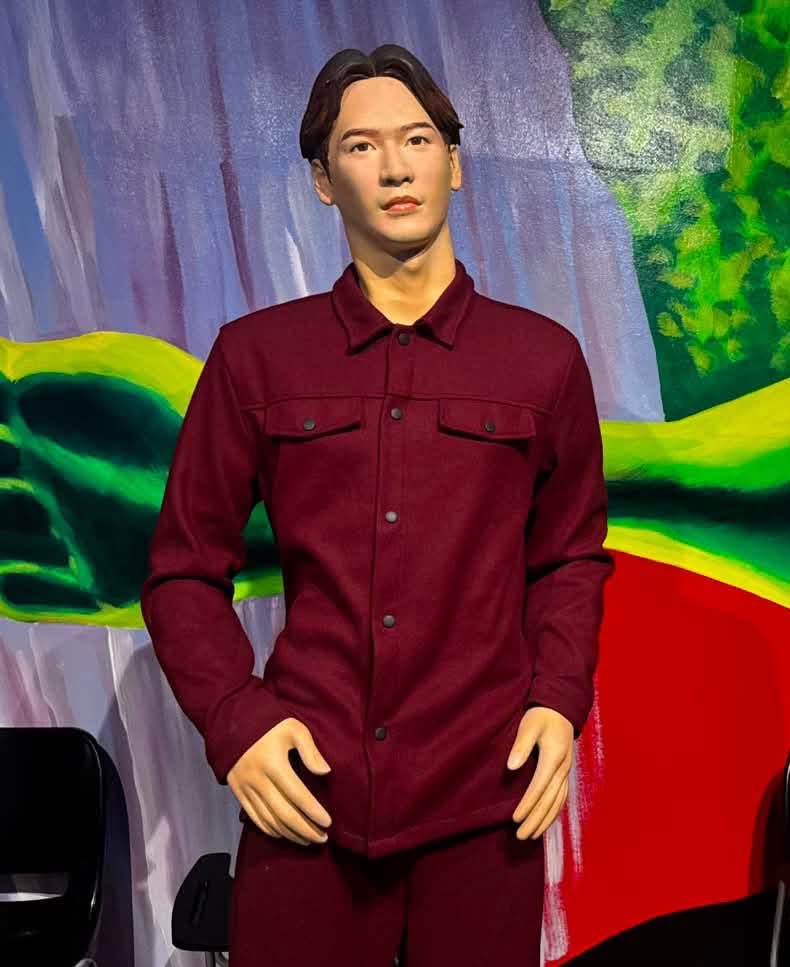 exgangleader's tweet photo. Horror movie idea: mannequin sa mall na biglang kumakanta ng dulo ng pahina, habang hinahabol ka https://t.co/GzuvtAOL1M
