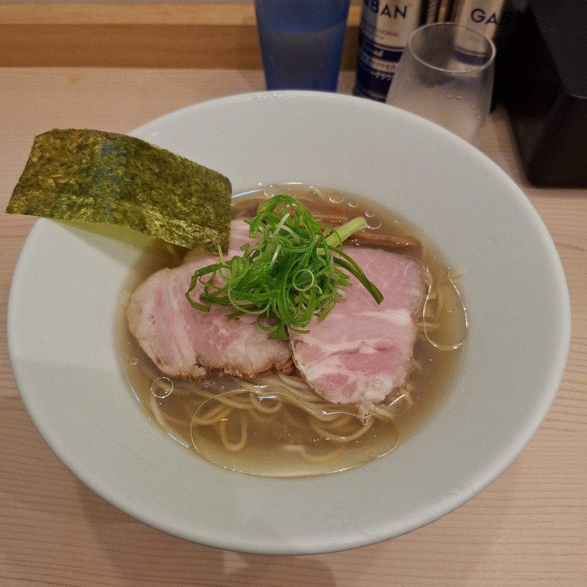 minattyo0828's tweet photo. 今日の晩御飯 小田急相模原
ラーメンLabろじっくさん
限定 広島県産牡蠣の冷やし麺
牡蠣バターの和え玉

リピ確！
牡蠣旨味余韻が長く
その後節感出てくる激旨スープ
酸味有る日本酒相性◎
和え玉は牡蠣ミルキー感にバター
溶け合ってつけ麺でも最高
今日もごちそうさまでした！
＃ラーメンLabろじっく https://t.co/tqs1eJ3426
