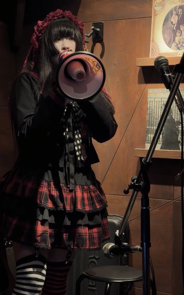 colorrain_kana's tweet photo. 【SHADY LANEオープンマイクありがとでした！】

初めましての方がたくさんで新鮮でした🐟よくライブ慣れしてますねとか歴長いですよね？って言われるけどまだまだライブ活動一年目のひよっこです、7月30日の扇町para-diceもライブ慣れしてそうな雰囲気で、がんばるぞ！ https://t.co/oAq6mqoOWH