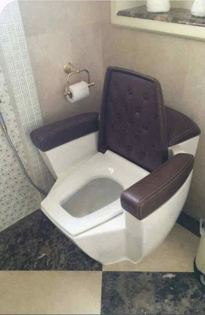 FilmsQuirky's tweet photo. #QuirkyQuestion π€
What's wrong with this work photo?
Absolutely nothing, why not sit like a monarch on the throne π€£ https://t.co/t2bbMtQ8IE