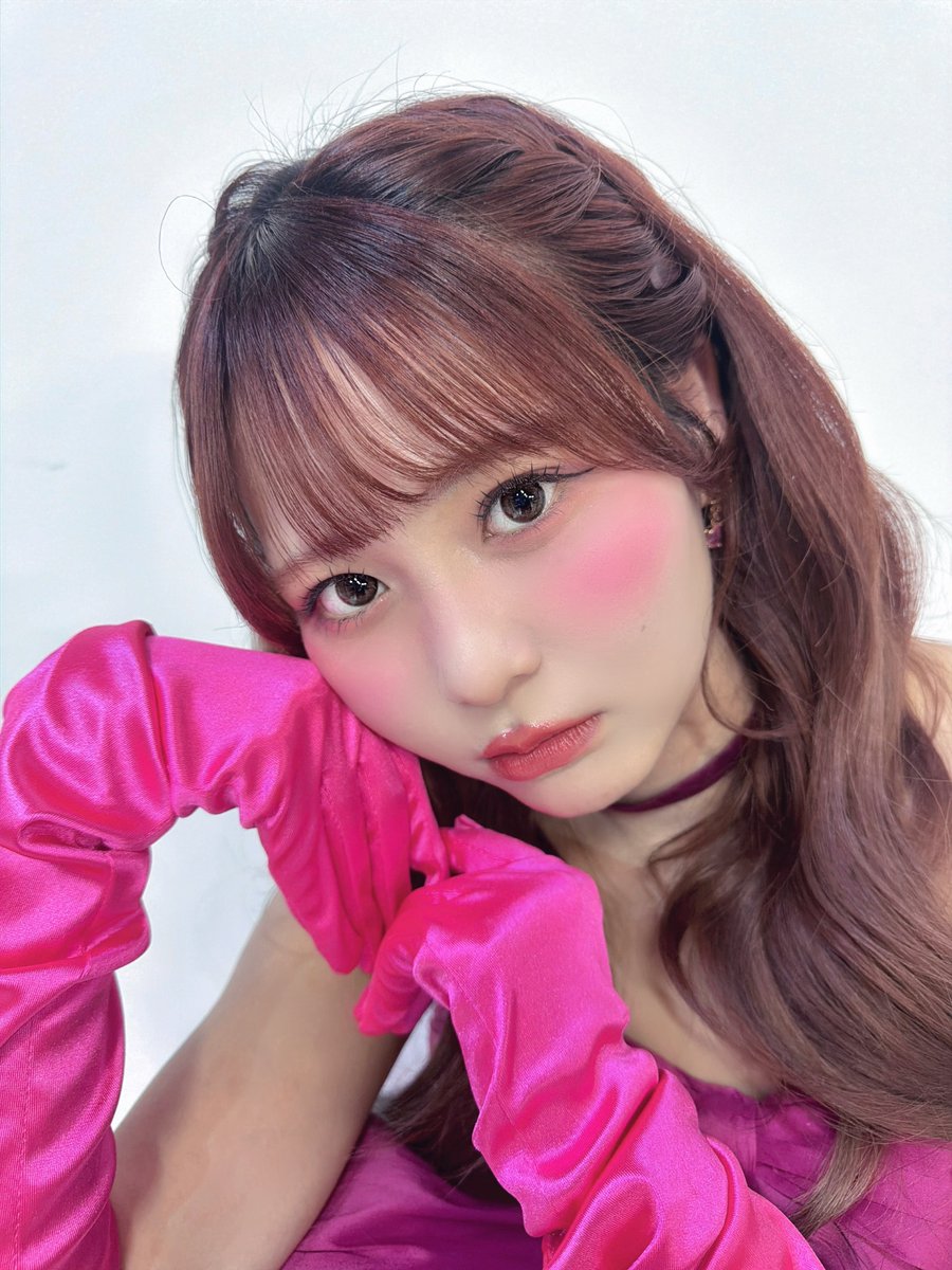 hana_oba's tweet photo. 明日はついに！！！

国立競技場で
イコラブのコンサートです🎤💖🎀

みんな準備はいいですか〜！？
絶対晴れてほしい〜〜〜！！！☀🥹️
雨吹き飛ばせ〜〜〜！！！！

ピンクちゃんに包まれた
かわいいグッズも是非ゲットしてね♡

サイリウムカラーは
オレンジ×ブルーです🍊💙

#イコラブ国立 https://t.co/DbzCWQA0i7