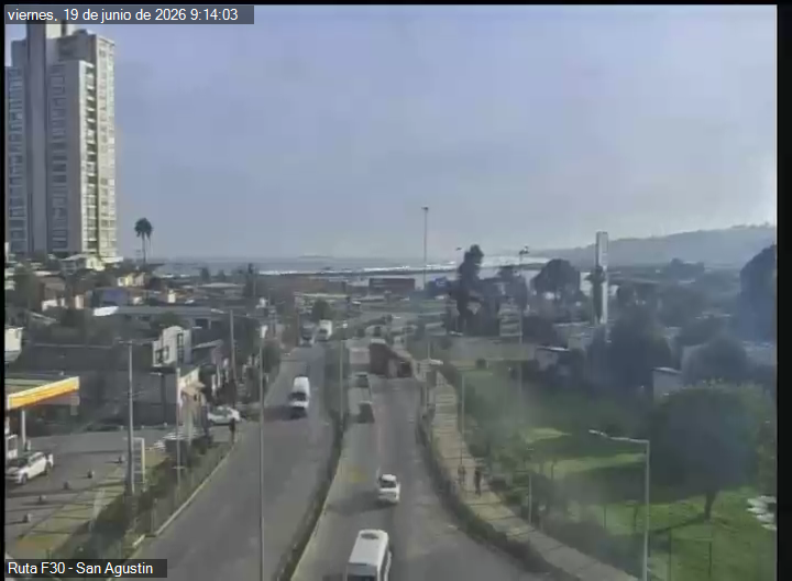 TTIValparaiso's tweet photo. Actualización (09:15) Incidente superado. Vehículos son retirados del lugar y todas las pistas de Ruta F 30 quedan habilitadas. Transito normal y fluido, tanto en dirección a Rotonda #ConCon, como hacia Viña del Mar. Tránsito normal en Rutas F 32 y F 30 E, en ambos sentidos https://t.co/m6WvPc8js0