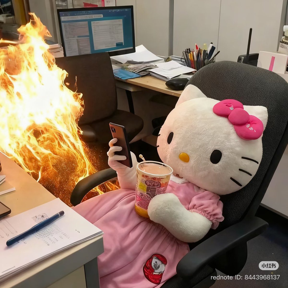 MO5Nxi447F82258's tweet photo. 上司に聞かなきゃいけない問題を残して昼休みは現実逃避している私 https://t.co/ygOd9O2Ou1