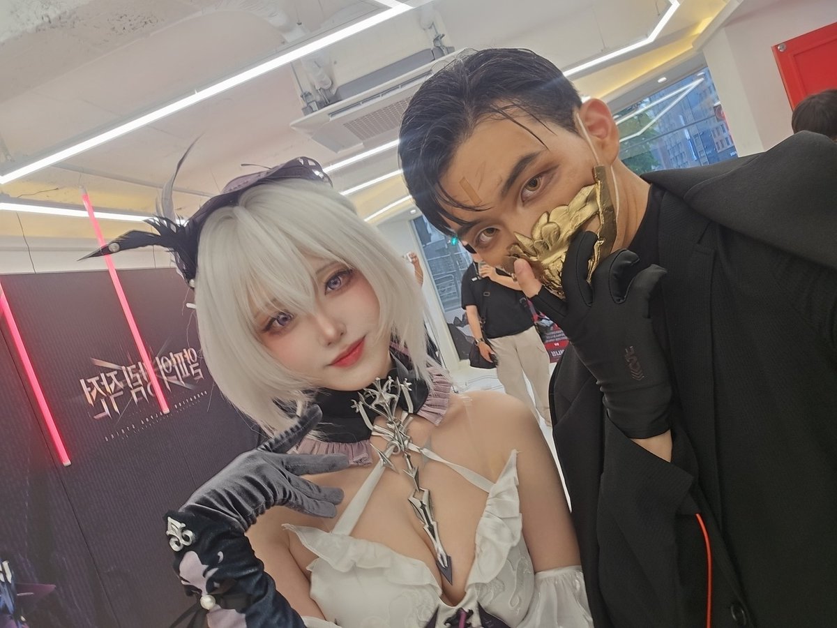 20coldnoodle00's tweet photo. 퍼니싱 행사라 인생 처음 코스프레 도전해봤네요 

두번째로 좋아하는 남캐인 본햄
근데 접착제로 이것저것 붙인게 더위에 접착제가 싹다 녹는 이슈 발생하고 큐브에 LED 감은것도 빛이 약해서 때는게 나은 느낌?

보수해서 토요일 리트 한번 해봅니다

#퍼니싱
#パニグレ
#PGR https://t.co/3FUXQA0rJP