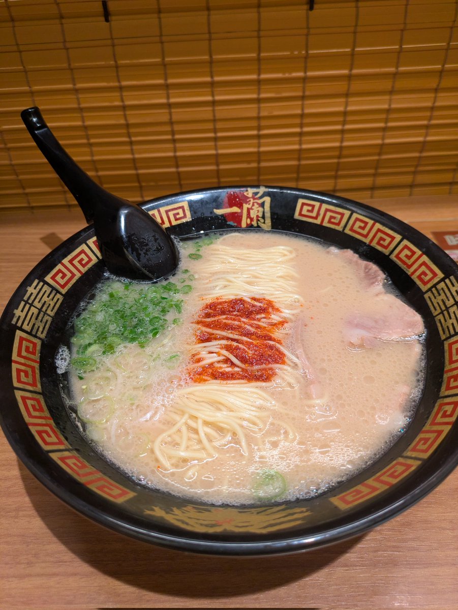 goldpower03's tweet photo. 本日、初一蘭、お店も、1人ずつのカウンター。
これは、外人に人気が、あっても納得。 https://t.co/Q87pgxeuK0