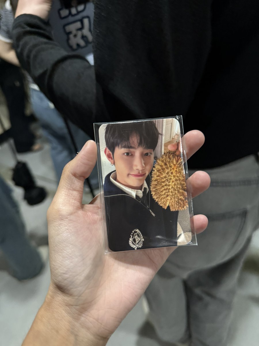allindeongies's tweet photo. STOPPP THEY GAVE US A FULL SET OF PC AS WE EXIT 😭😭😭 https://t.co/lQR5WF2H85