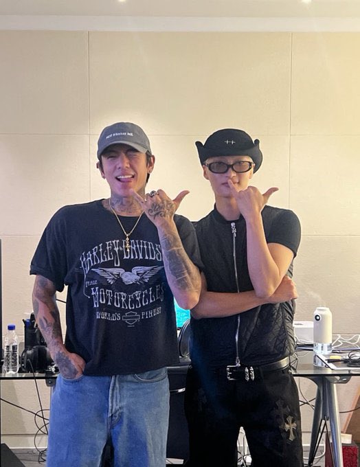 AizeeClay's tweet photo. DPR Ian is so cute the way he’s like ‘wow Seonghwa is so busy but he still came to see me’ as if Seonghwa isn’t his biggest fanboy… bro if I was a fan of someone and I had the opportunity to go see them, especially when they’re needing support now more than ever… I’M THERE 😭 https://t.co/LNxB2xgGat
