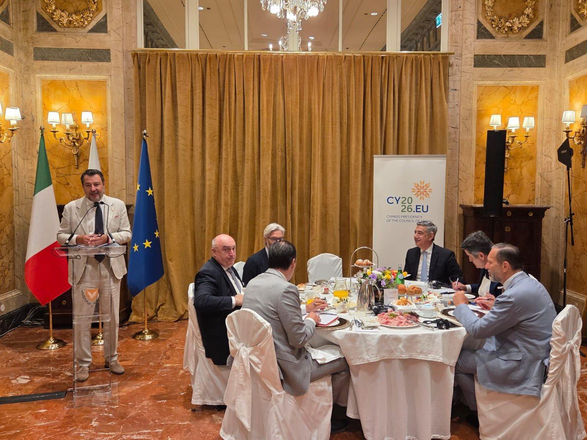 CyprusinItaly's tweet photo. È stato un grande onore ospitare oggi il Vice Presidente del Consiglio dei Ministri 🇮🇹 e Ministro delle Infrastrutture e dei Trasporti, @matteosalvinimi, come Ospite d’Onore dell'ultima colazione di lavoro dei Capi Missione UE 🇪🇺 a #Roma, nell’ambito della Presidenza 🇨🇾 @CY2026EU.
Sinceramente grati per le sue riflessioni chiare e stimolanti sugli attuali sviluppi interni, sulle sfide che l’Europa sta affrontando e sul contesto geopolitico, che hanno dato vita a un ricco e coinvolgente scambio con gli Ambasciatori UE.
Grazie per il prezioso e franco confronto, Vice Presidente 🙏