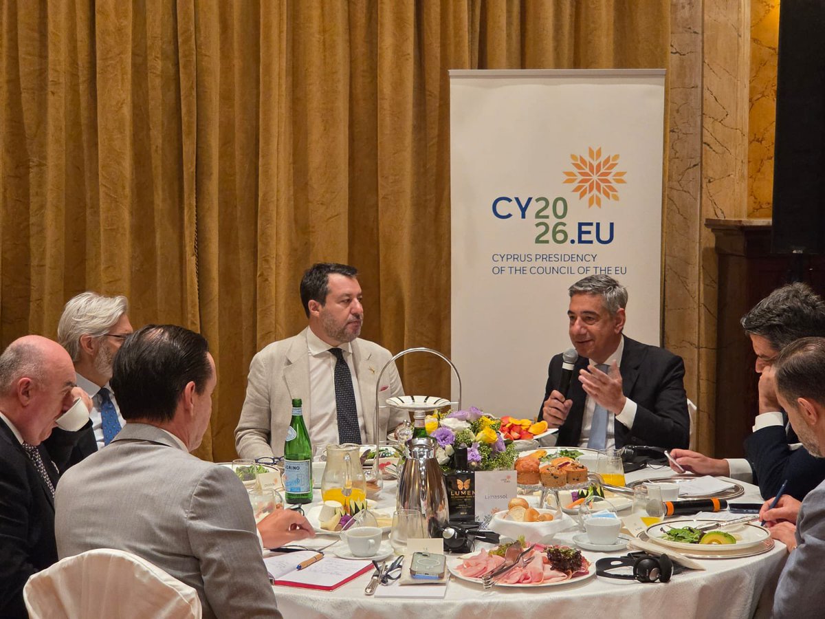 CyprusinItaly's tweet photo. È stato un grande onore ospitare oggi il Vice Presidente del Consiglio dei Ministri 🇮🇹 e Ministro delle Infrastrutture e dei Trasporti, @matteosalvinimi, come Ospite d’Onore dell'ultima colazione di lavoro dei Capi Missione UE 🇪🇺 a #Roma, nell’ambito della Presidenza 🇨🇾 @CY2026EU.
Sinceramente grati per le sue riflessioni chiare e stimolanti sugli attuali sviluppi interni, sulle sfide che l’Europa sta affrontando e sul contesto geopolitico, che hanno dato vita a un ricco e coinvolgente scambio con gli Ambasciatori UE.
Grazie per il prezioso e franco confronto, Vice Presidente 🙏