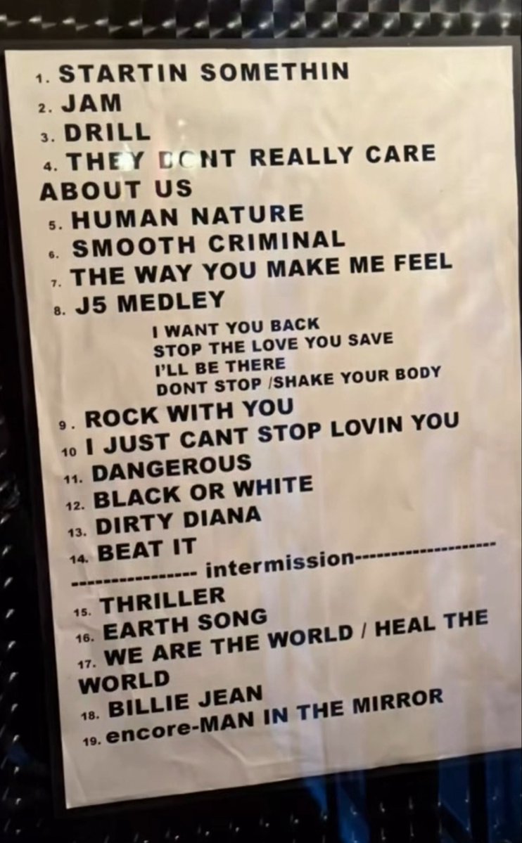 kissthegIove's tweet photo. the setlist for the this is it tour :,) https://t.co/i13dLSUzFI