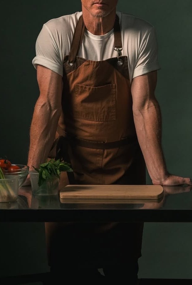 abbotcult's tweet photo. i’m so hungry i could eat the chef https://t.co/XnHN7qF27C