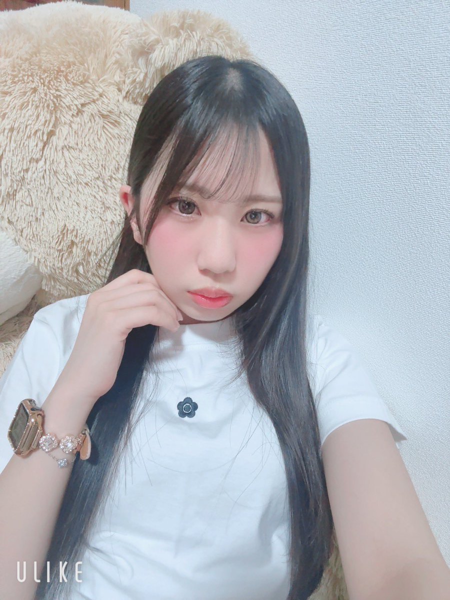 miumiu_niimo's tweet photo. こんばんは💗

今週一週間はめちゃくちゃ頑張って寝てた（>_<）💦

なんか立ちっぱだったから足が痛い笑
今週は1日しかライブないの悲しいね🥲

明日はテスト期間なので沢山勉強する！！

一週間お疲れ様✨️

 #ニーモ https://t.co/RC85pndp9A