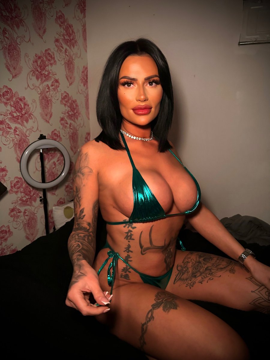 Elizabeth01989's tweet photo. Careful... I look even better when I misbehave.

 #onlyfans #bodypositive #curvygirls #onlyfansmodel #modelbody https://t.co/Iwh6rmvl1s