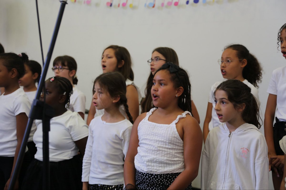 DSDEN31's tweet photo. #FeteDeLaMusique 🎵 : les élèves de #HauteGaronne ont du talent !
👏 Un grand bravo aux 28 élèves et aux enseignants de la Classe à Horaires Aménagés Musique de l’école de Rangueil pour cette parenthèse musicale très appréciée par les personnels du rectorat ! https://t.co/H93W4Sq1U1