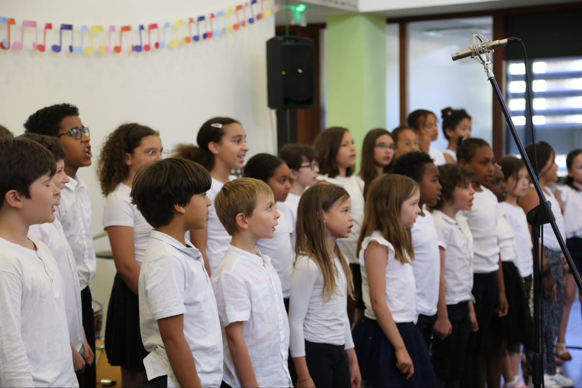 DSDEN31's tweet photo. #FeteDeLaMusique 🎵 : les élèves de #HauteGaronne ont du talent !
👏 Un grand bravo aux 28 élèves et aux enseignants de la Classe à Horaires Aménagés Musique de l’école de Rangueil pour cette parenthèse musicale très appréciée par les personnels du rectorat ! https://t.co/H93W4Sq1U1