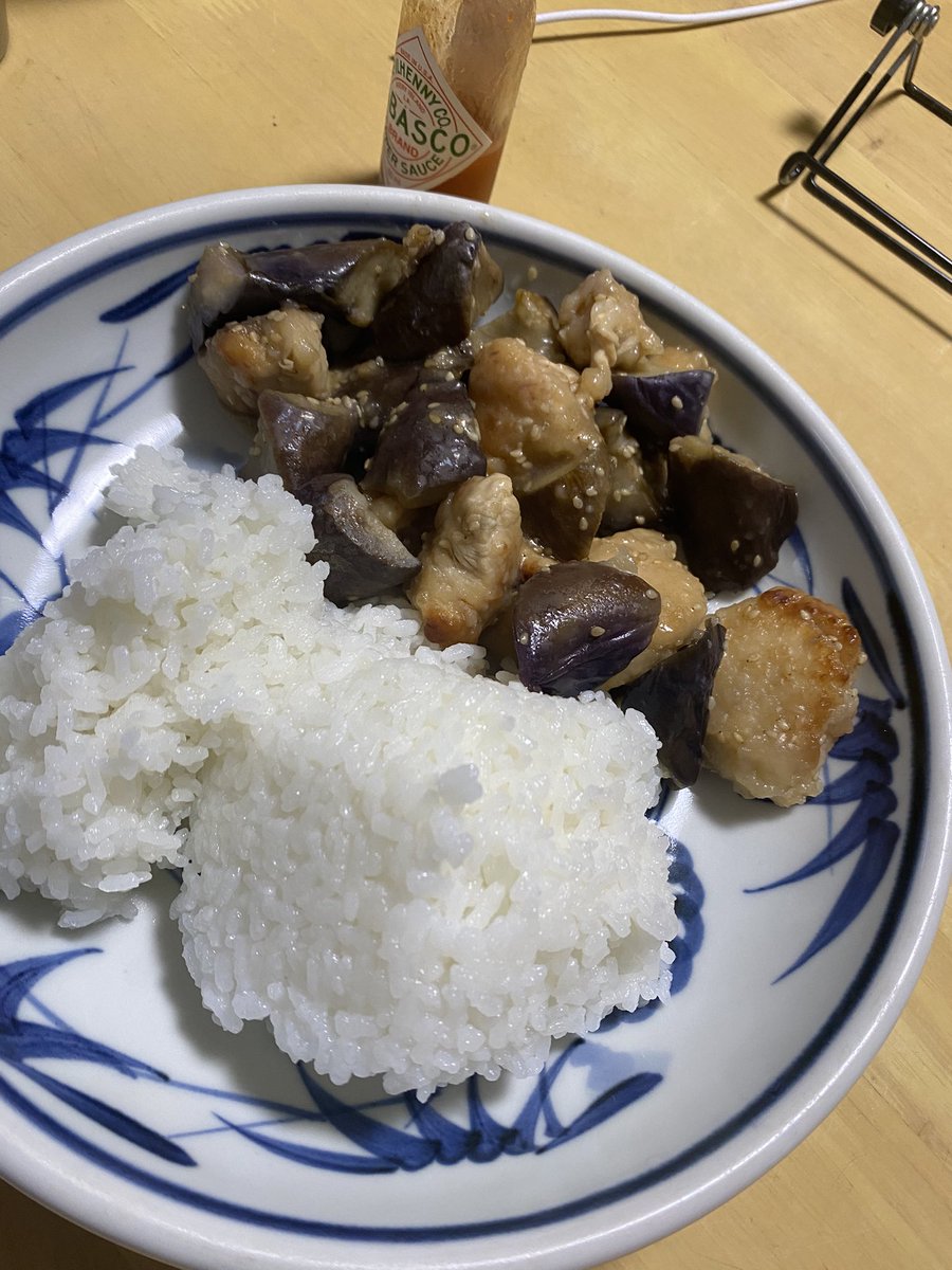2022_more's tweet photo. 朝は納豆目玉焼き。
昼は蕎麦、胸肉ナスの甘酢漬け。
夜は胸肉ナスの甘酢漬け。

蒸し暑いというか熱がこもる。来週から予定が盛りだくさんなので元気に行こう。から元気。

ギリ散歩は行けた。筋トレ。

#ダイエット https://t.co/WRxtXljC9Z