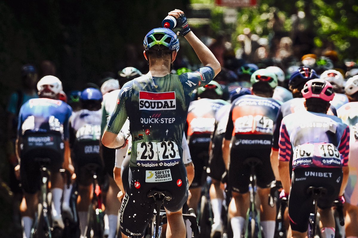 soudalquickstep's tweet photo. It’s a hot day at the #BelgiumTour. 💦

Photo: @GettySport https://t.co/a0plLDerLU