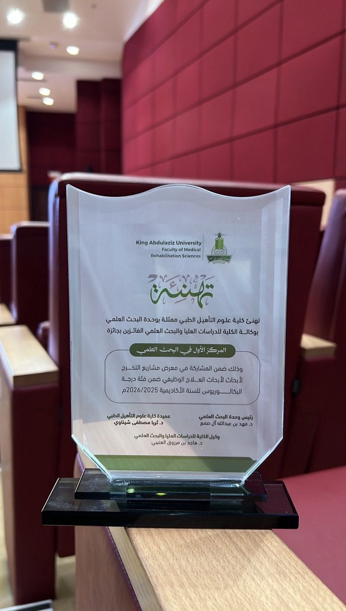 itsGhdo_'s tweet photo. WAR IS OVER🎓🎓🎓 https://t.co/bpcd4vYQl9