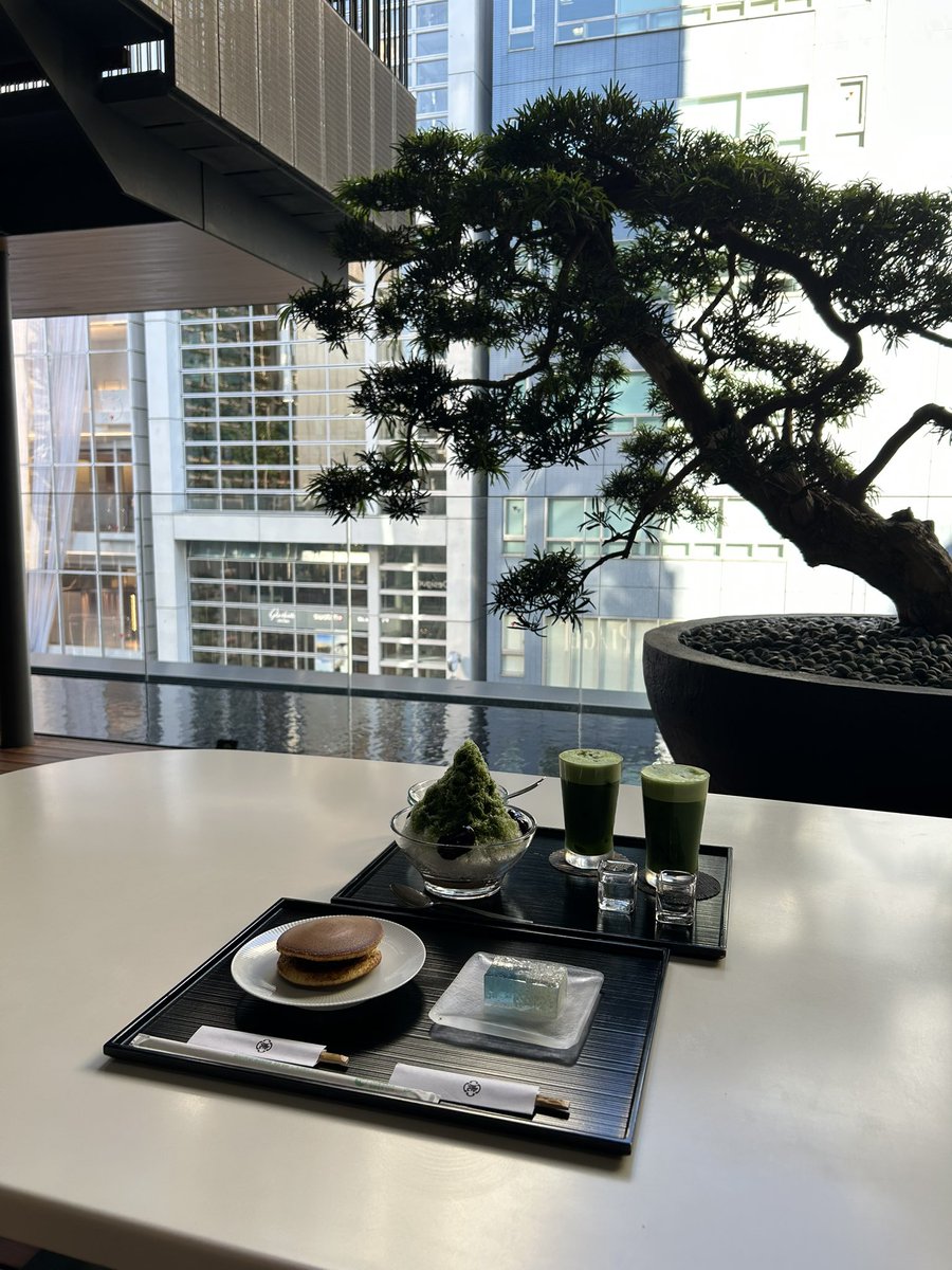 3qfor_'s tweet photo. わかるここ狭いし高いしそこまで美味しくない、銀座ならparlor vinefruかとらやに行きなさい(どっちもまぁまぁ高いけど😅) https://t.co/x9xzOeOC71
